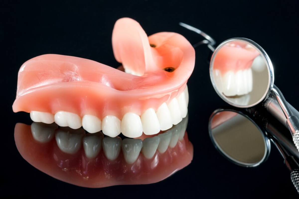 top tips for traveling with dentures in 2024